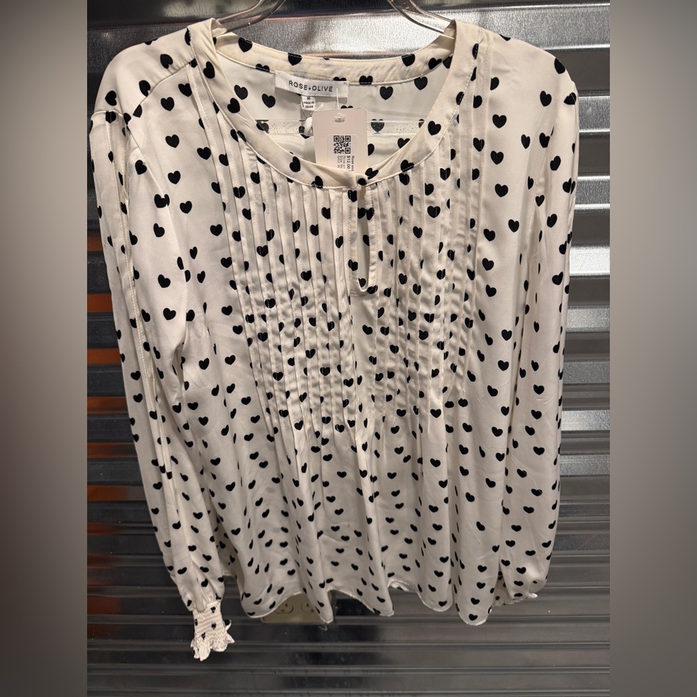 Rose and Olive heart blouse woman’s size Medium